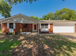 513 E Redbud Dr, Hurst, TX 76053