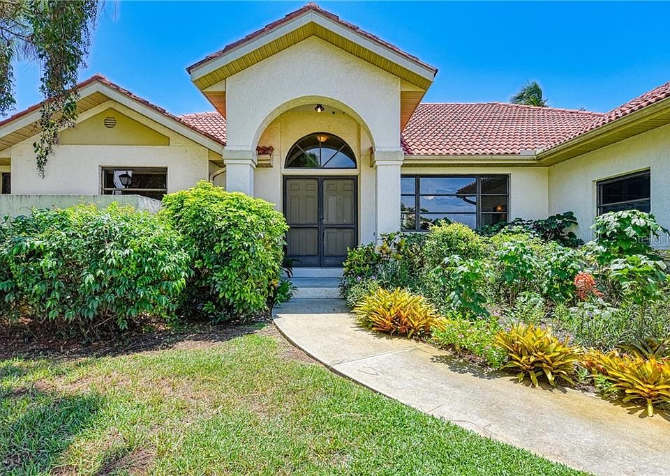1st image of 5 Leeward Dr