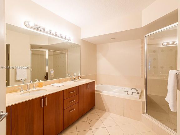 3rd image of 401 SW 4th Ave APT 1005