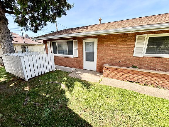 3rd image of 12 Linda St #12