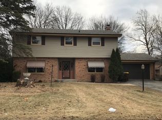 915 Mayfair Pl, Rockford, IL 61107