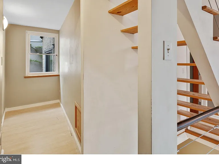 1010 New Market St — Photo 16