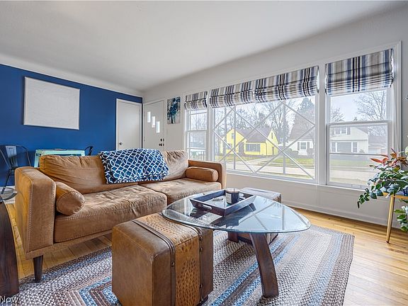 2nd image of 3752 Wallingford Rd