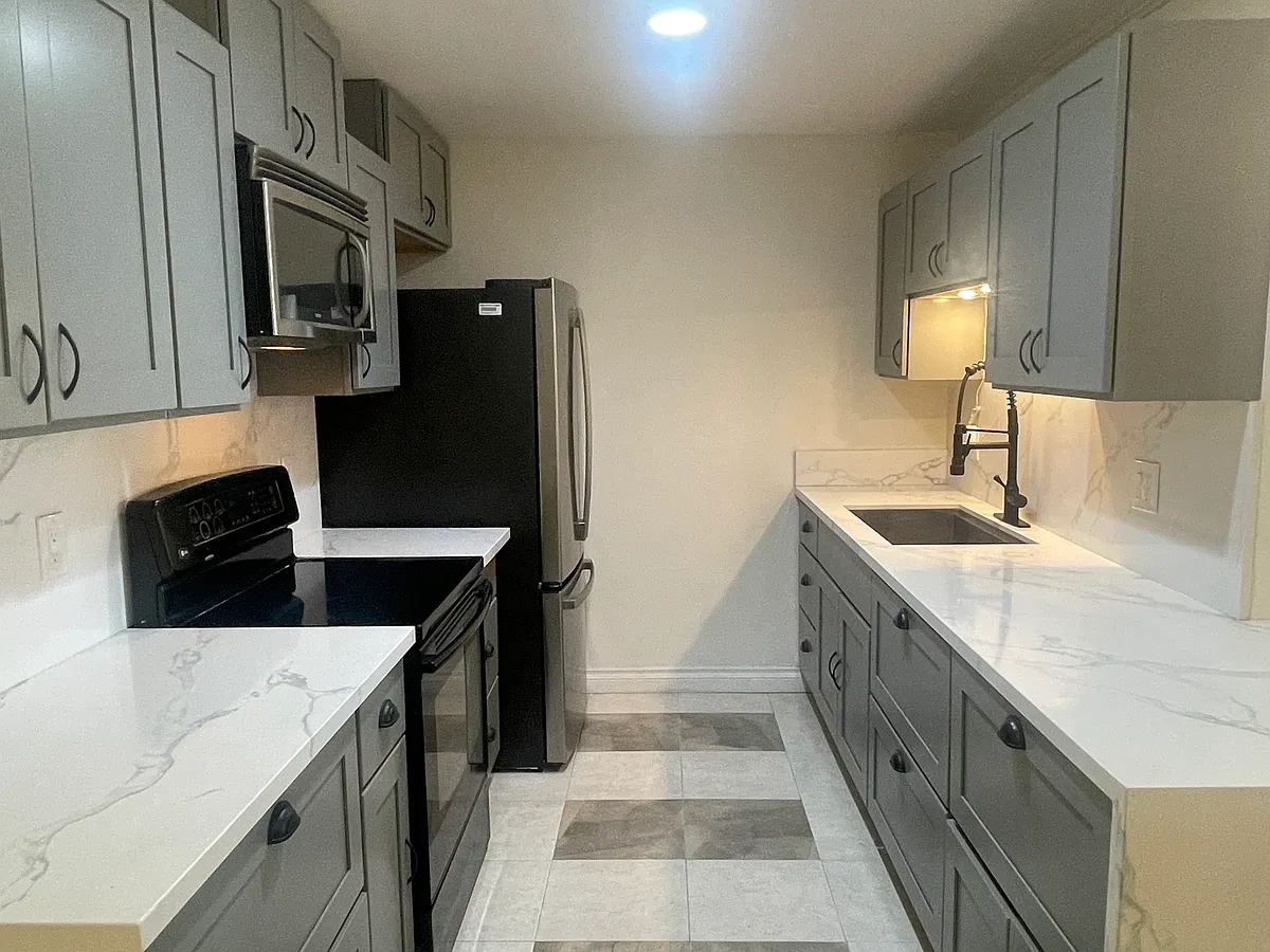 Building Photo - 9949 Erma Rd #106
