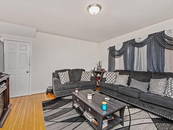 4th image of 790 Thurston Rd