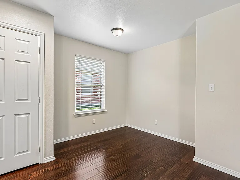 3017 N Hickory St — Photo 6