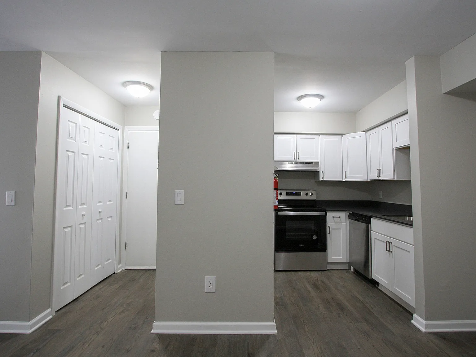 Wade Manor — Photo 3