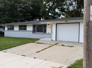 1206 Harlem Rd, Machesney Park, IL 61115