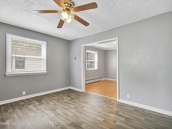 3rd image of 1365 Roosevelt Ave