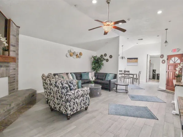 3318 S Greenpark Dr, Houston, TX 77082