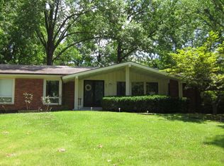 829 Woodruff Dr, Ballwin, MO