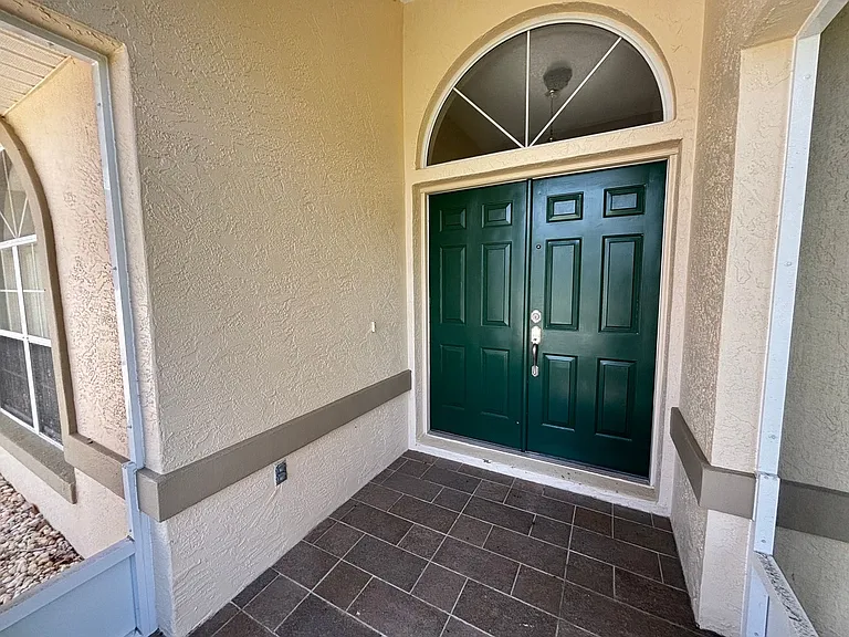 20 Clarendon Ct N — Photo 5