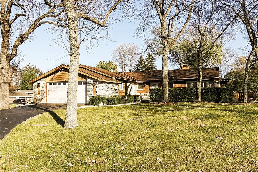 3N151 Woodview Dr photo 1