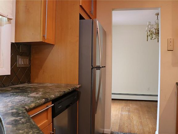 4th image of 130 Barnard St