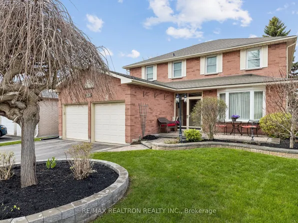 693 Leslie Valley Dr, Newmarket, ON L3Y 7J6