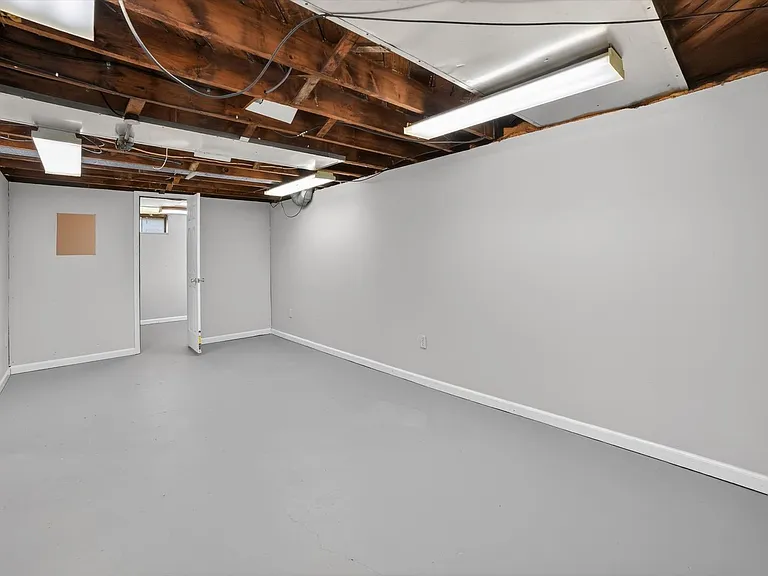 1568 Parker Dr — Photo 18
