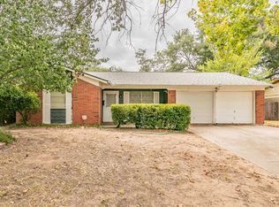 7412 Meadowcrest Dr, Fort Worth, TX 76112