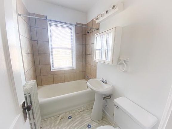 4th image of 2757 N Kostner Ave #3