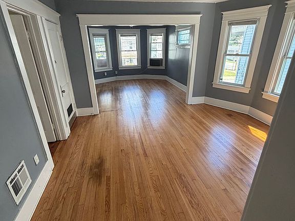 2nd image of 205 Vley Rd
