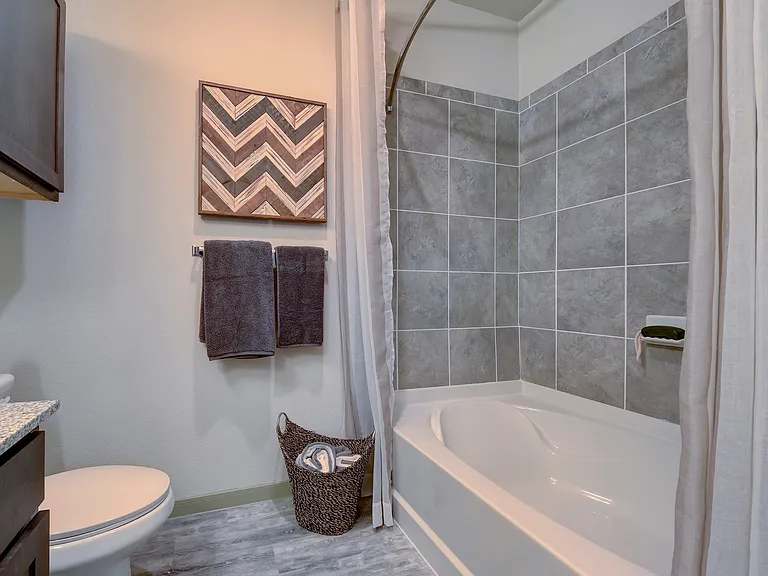 Estraya Westover Hills Apartments — Photo 32