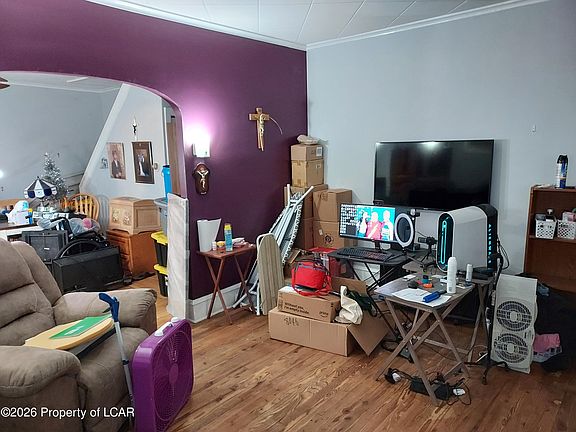 3rd image of 337 Walnut St