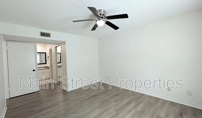 2303 W Michigan Ave #C2 — Photo 25