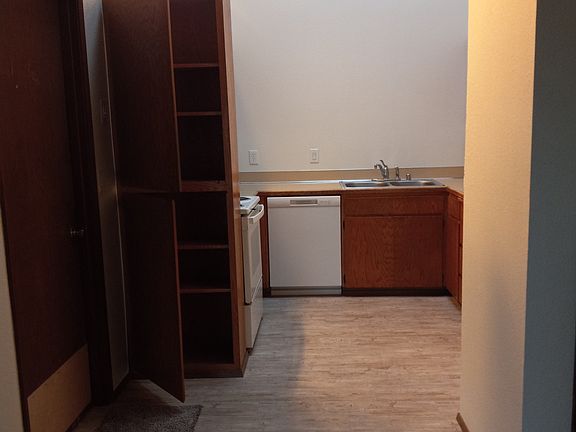 4th image of 15418 Garden St Unit B
