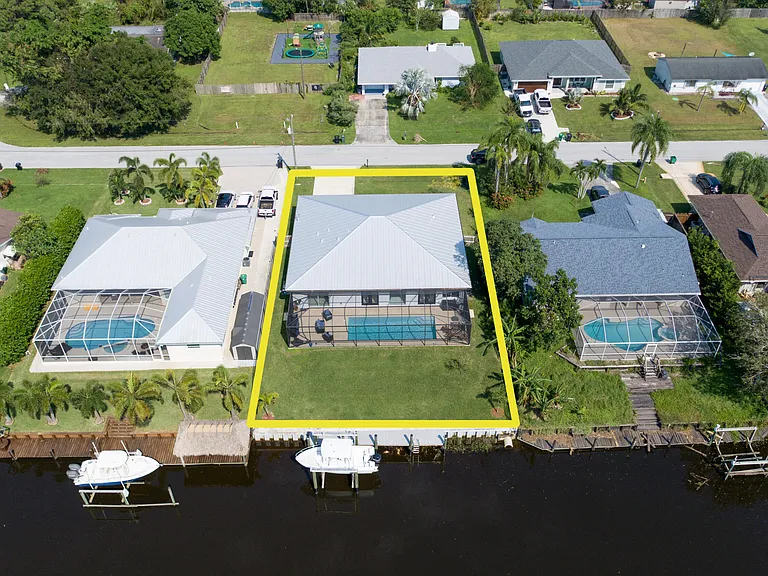 314 NE Surfside Ave — Photo 44