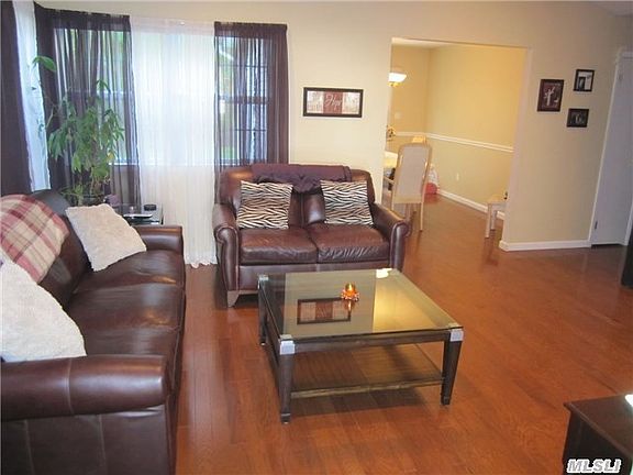 3rd image of 15 Greenbriar Ct