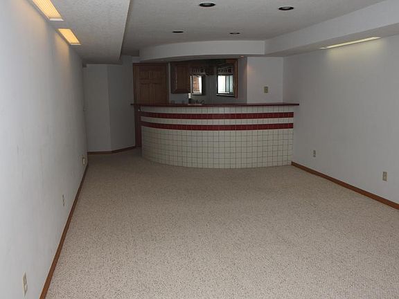 5th image of 1310 Black Oaks Ln N