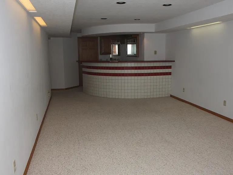 1310 Black Oaks Ln N — Photo 5