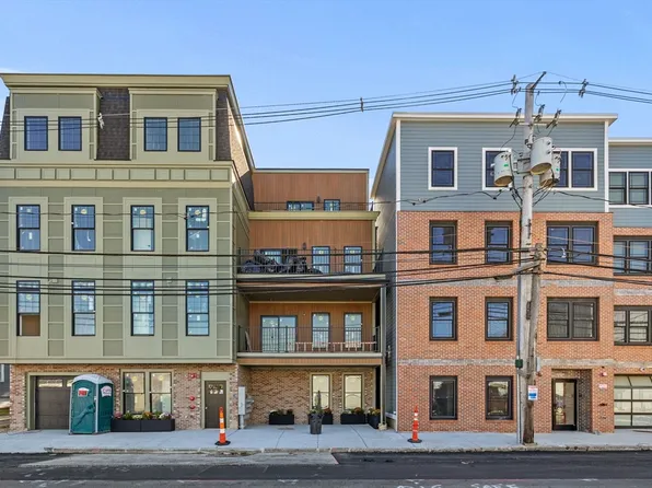 125 Addison St #2, Boston, MA 02128