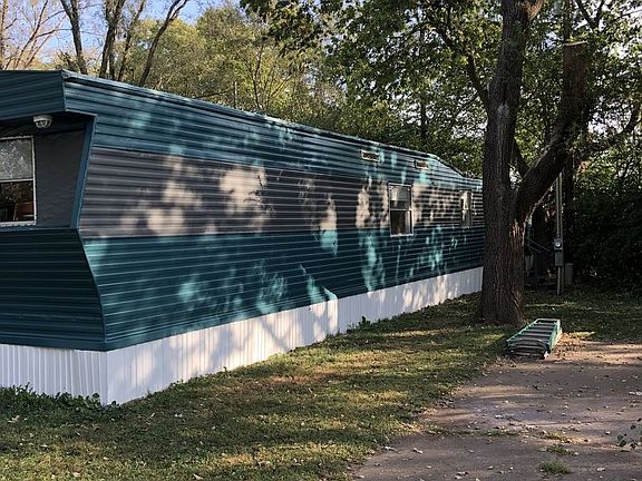 3rd image of 28 Shadeland Mobile Home Park