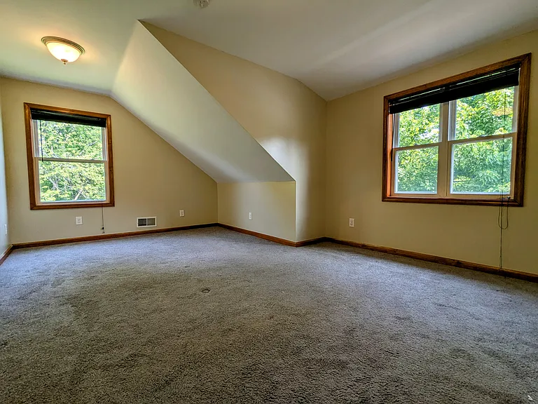 923 Orchard Park Rd — Photo 14