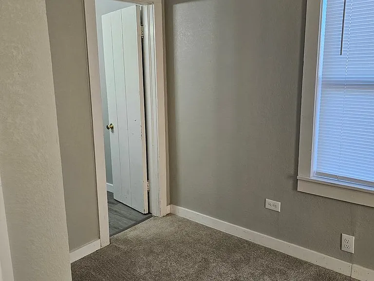 304 Zephyr St — Photo 6