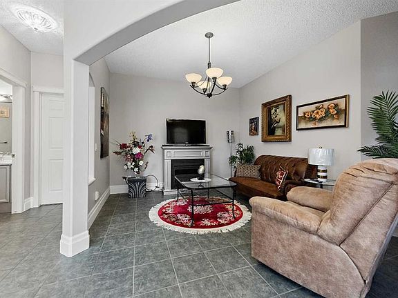 4th image of 131 N Invermere Close