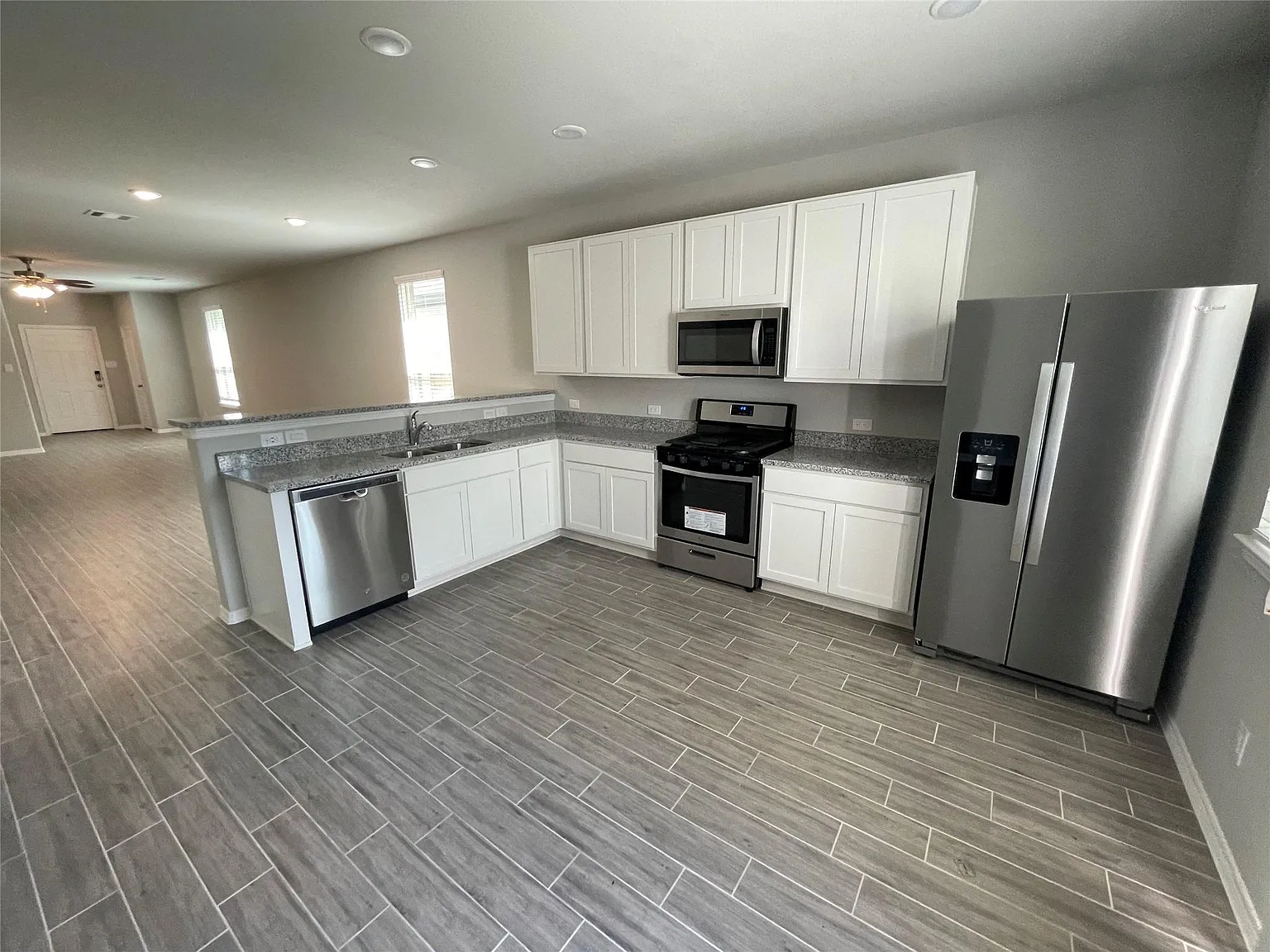 3 bed, 2.0 bath, 1557 sqft, $1,825 — Photo 4