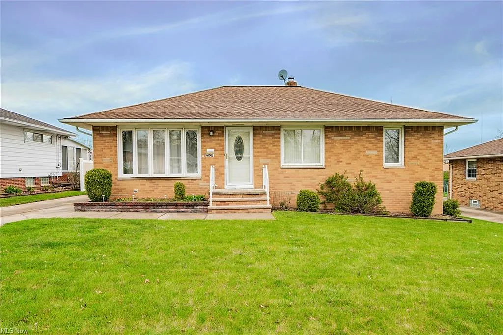 2900 Jeanne Dr photo 1
