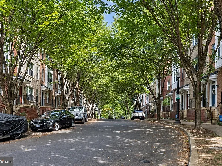 Sayles Pl SE — Photo 1
