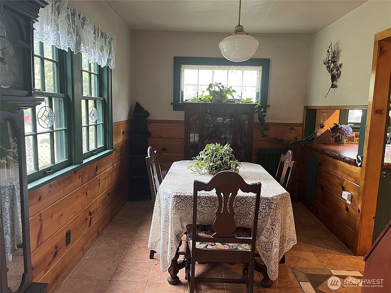 4th image of 2733 Fir Street