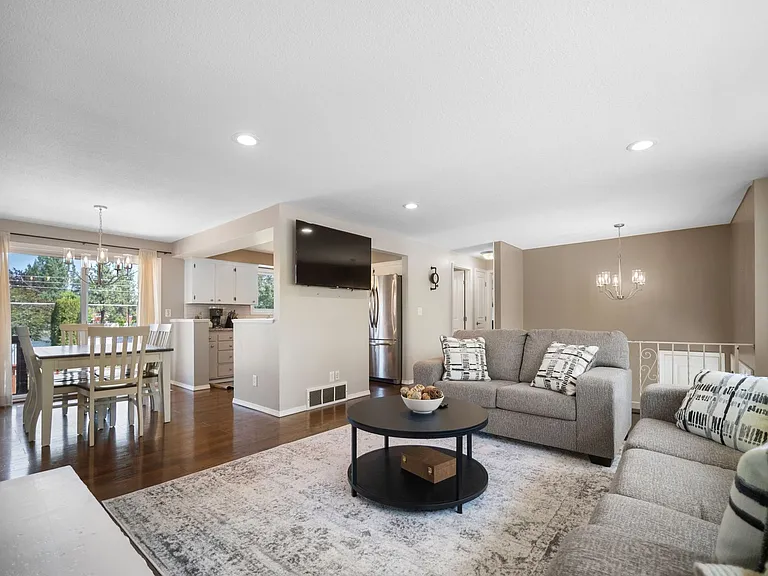 107 E Regina Ave — Photo 8