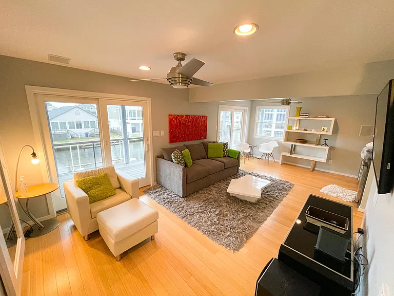 136 Henlopen Dr — Photo 36