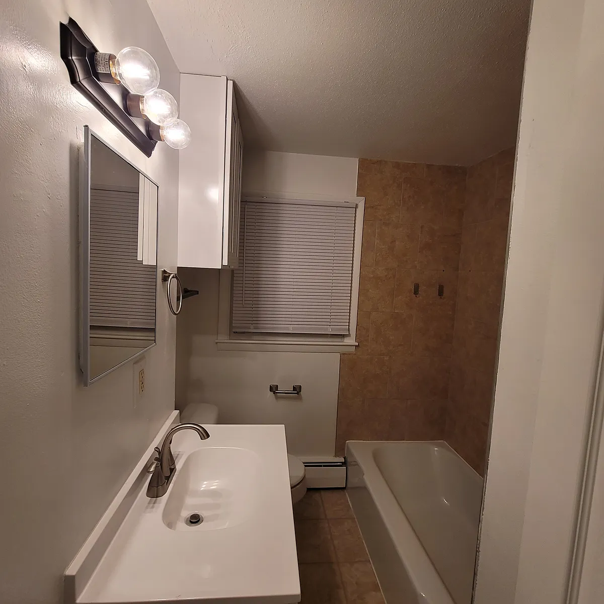 Building Photo - 344 Hanover Realty