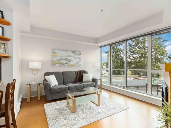 2745 Veterans Memorial Pkwy #407, Langford, BC V9B 0H4