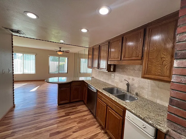 2604 Calle Elegante — Photo 13
