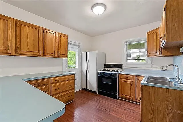 2114 E Webster Pl — Photo 5