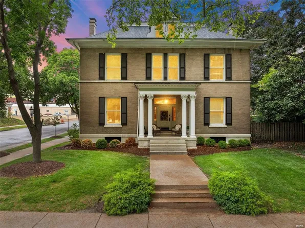 4397 Westminster Pl, Saint Louis, MO 63108