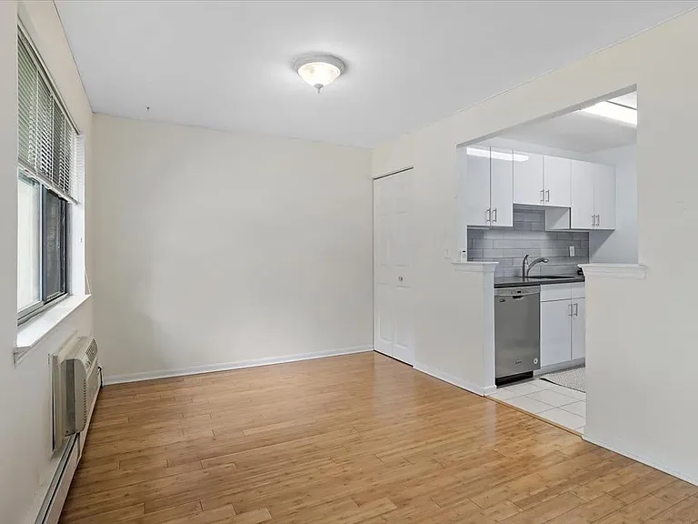 555 Central Park Ave #348 — Photo 5