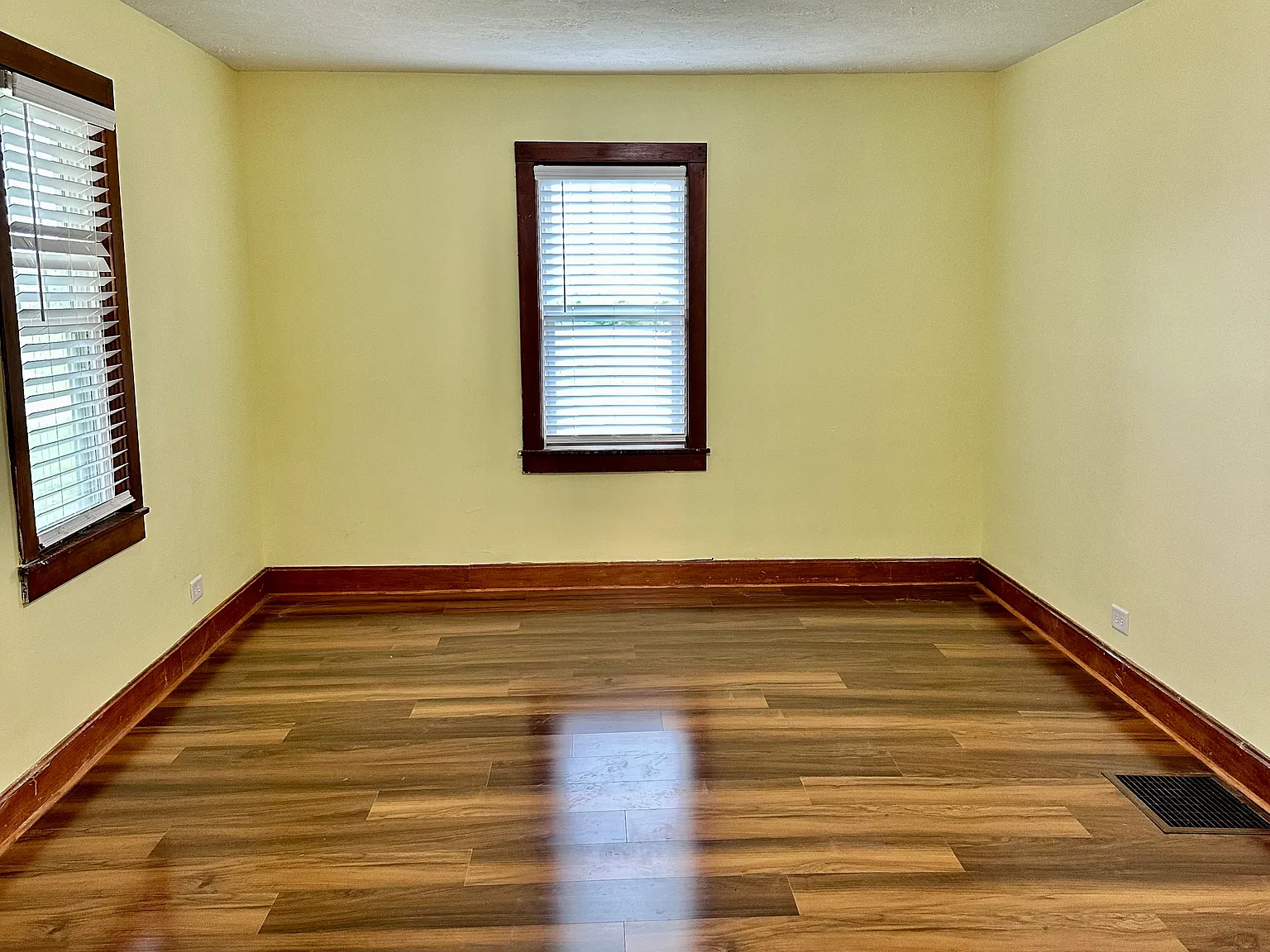1147 S 250 W — Photo 4