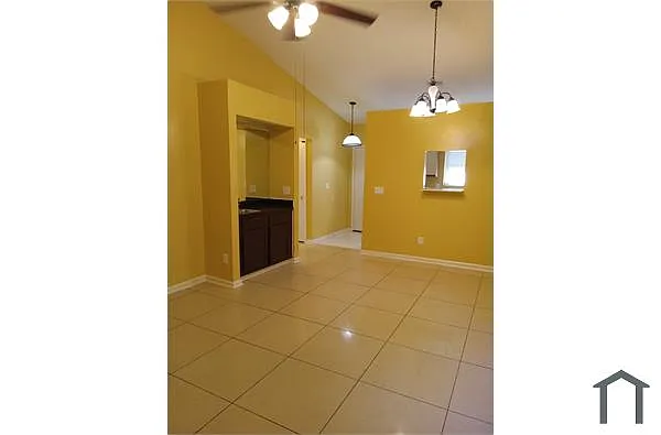 Building Photo - 7631 Indian Lakes Dr #4